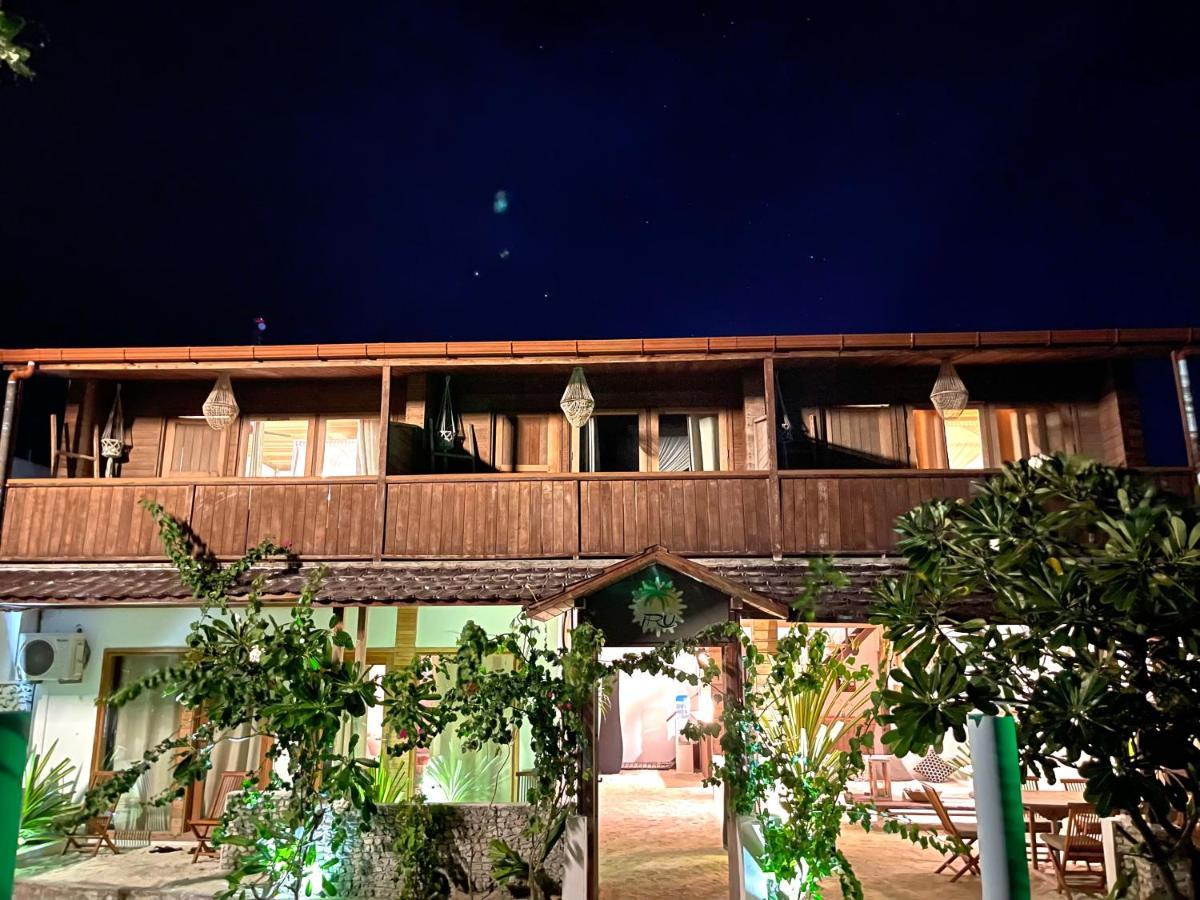 Iru Maldives Hotel Thulusdhoo Buitenkant foto