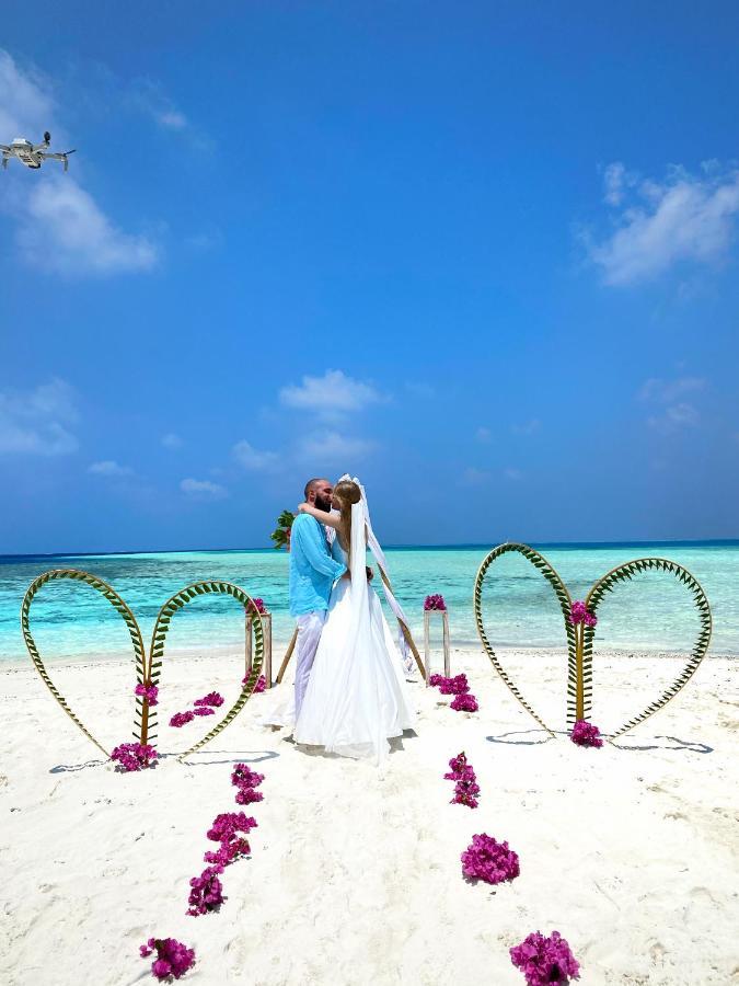 Iru Maldives Hotel Thulusdhoo Buitenkant foto
