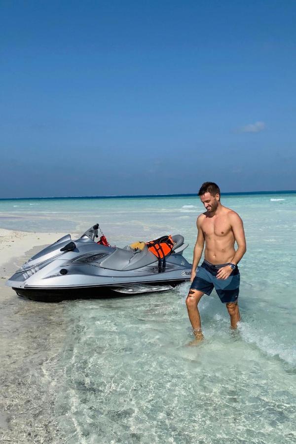 Iru Maldives Hotel Thulusdhoo Buitenkant foto
