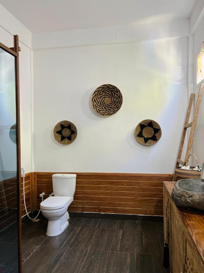 Iru Maldives Hotel Thulusdhoo Buitenkant foto