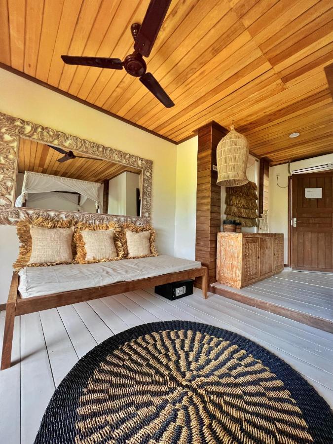 Iru Maldives Hotel Thulusdhoo Buitenkant foto