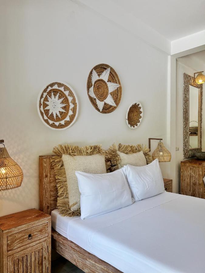 Iru Maldives Hotel Thulusdhoo Buitenkant foto
