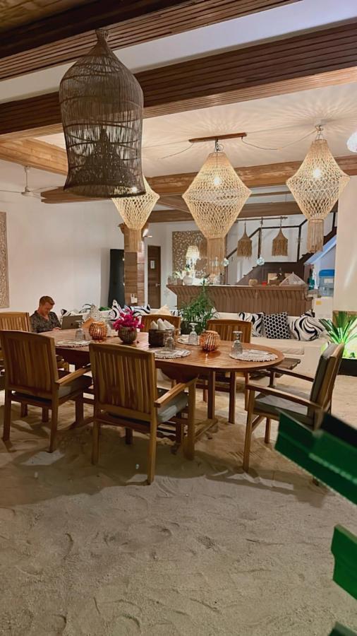 Iru Maldives Hotel Thulusdhoo Buitenkant foto